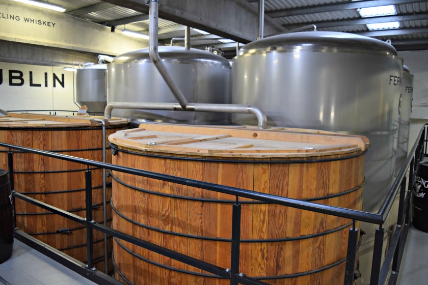 Wooden washbacks in front of metal ones